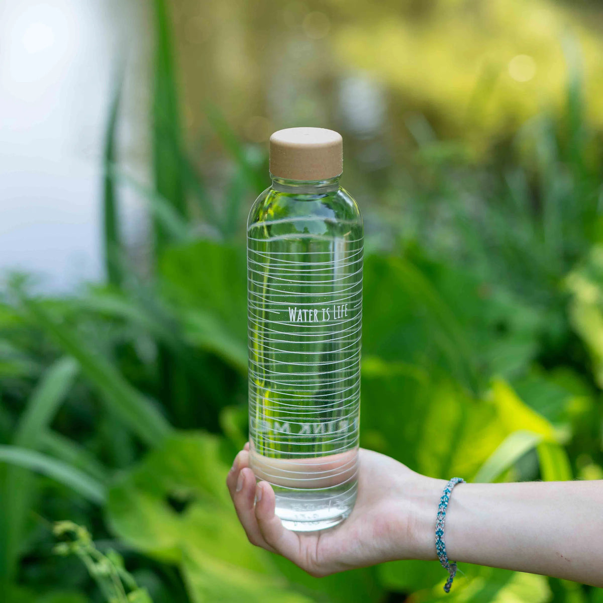 CARRY Glasflasche (1L/7dl) / WATER IS LIFE